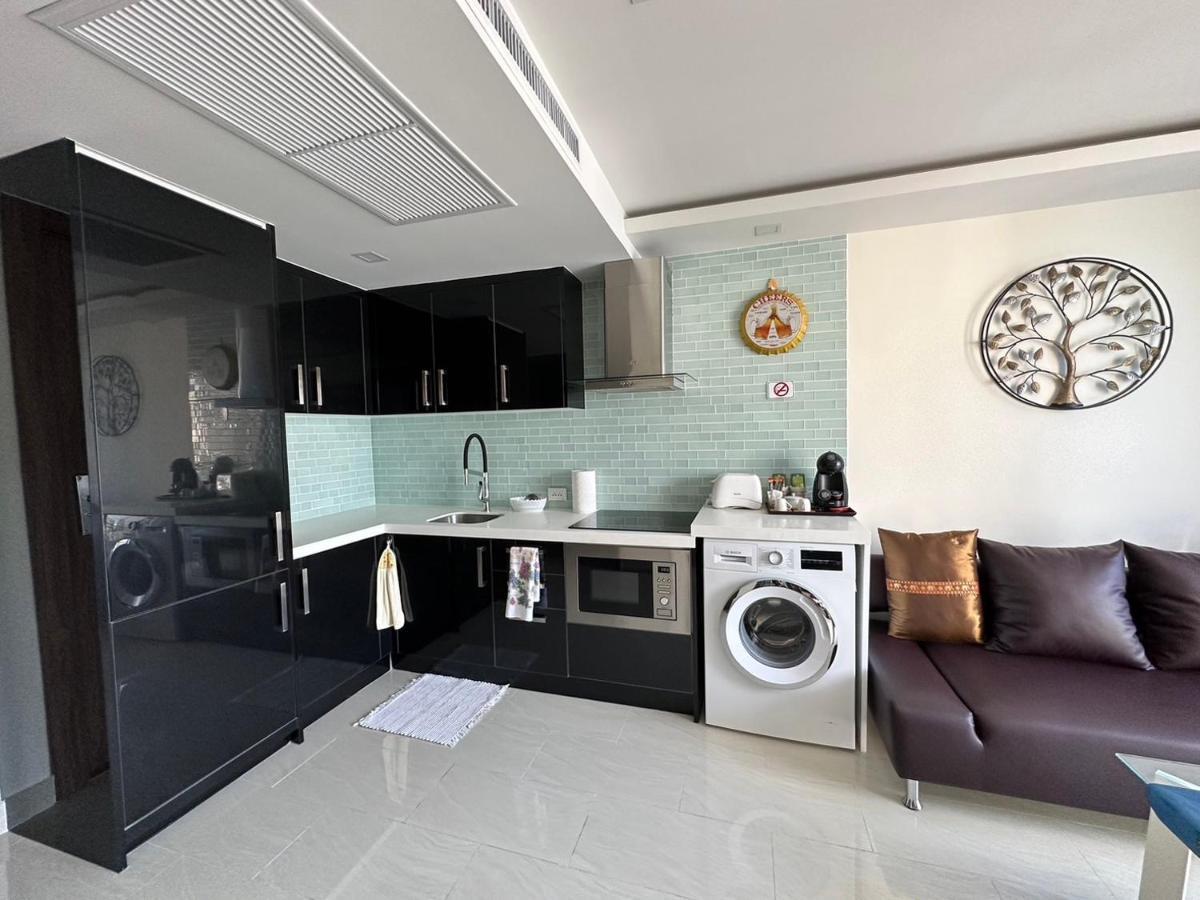 Luxury Business Suits In Grand Avenue By Pattaya City Estates Eksteriør bilde