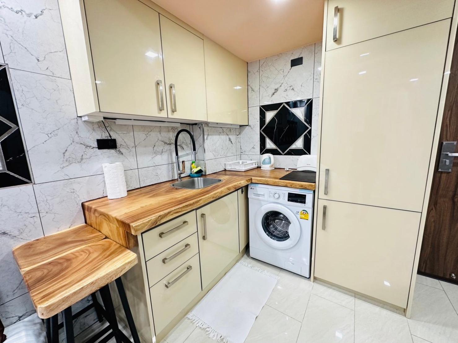 Luxury Business Suits In Grand Avenue By Pattaya City Estates Eksteriør bilde
