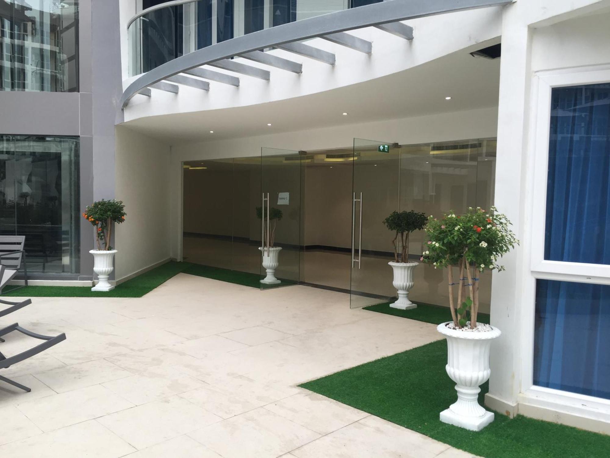 Luxury Business Suits In Grand Avenue By Pattaya City Estates Eksteriør bilde