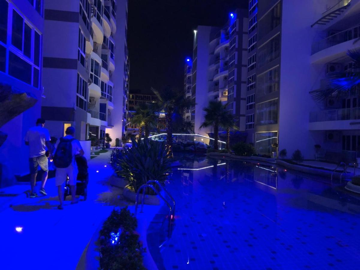 Luxury Business Suits In Grand Avenue By Pattaya City Estates Eksteriør bilde